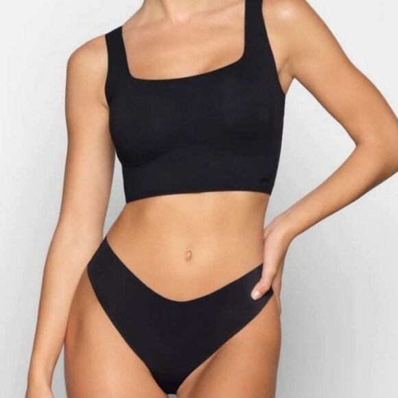SKIMS Other - SKIMS Naked Scoop Tank Bra - Onyx